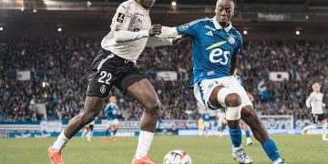 Oumar Diakité (à g.) face à Strasbourg