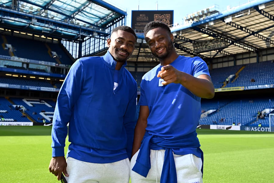 Salomon Kalou (à g.) et John Obi Mikel